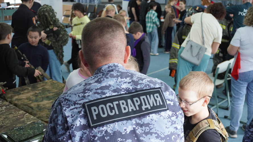 Росгвардия приняла участие в мастер-классах по профессиональной ориентации для школьников НАО