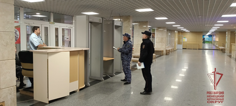 Росгвардия проверяет безопасность школ НАО перед началом нового учебного года