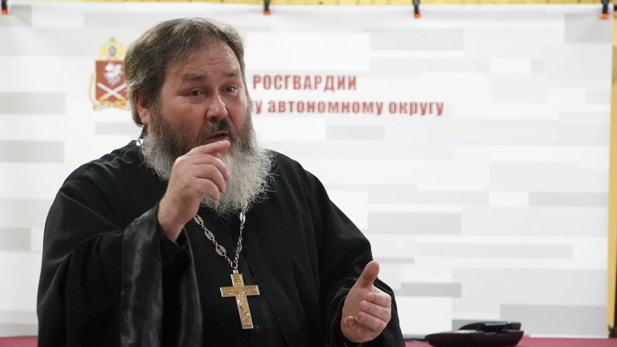 Священники Нарьян-Марской епархии РПЦ рассказали росгвардейцам о духовных основах службы