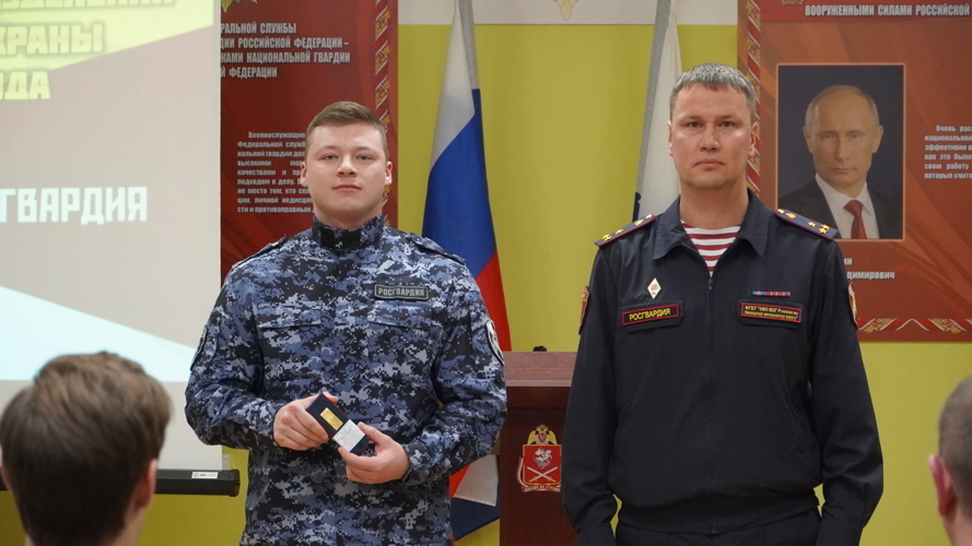 В Нарьян-Маре сотрудников вневедомственной охраны Росгвардии наградили за отличие в службе