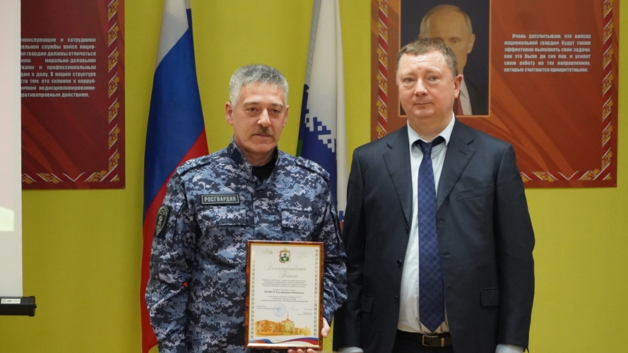 В Нарьян-Маре сотрудников вневедомственной охраны Росгвардии наградили за отличие в службе