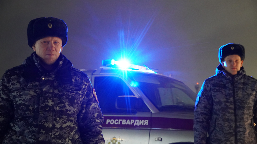 В Нарьян-Маре экипаж вневедомственной охраны Росгвардии уберёг нетрезвого прохожего от переохлаждения