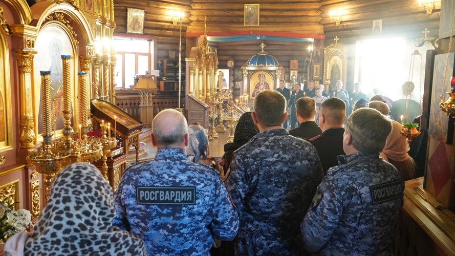 В Нарьян-Маре росгвардейцы почтили память погибших сотрудников органов внутренних дел