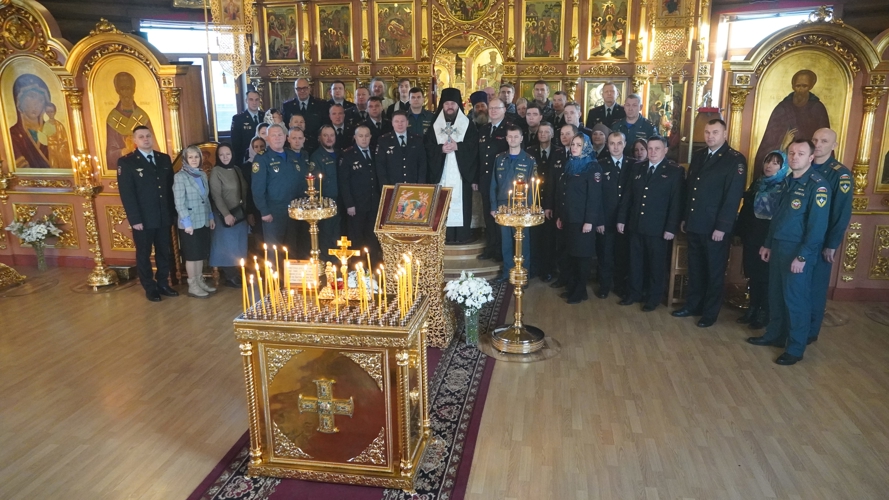 В Нарьян-Маре росгвардейцы почтили память погибших сотрудников органов внутренних дел