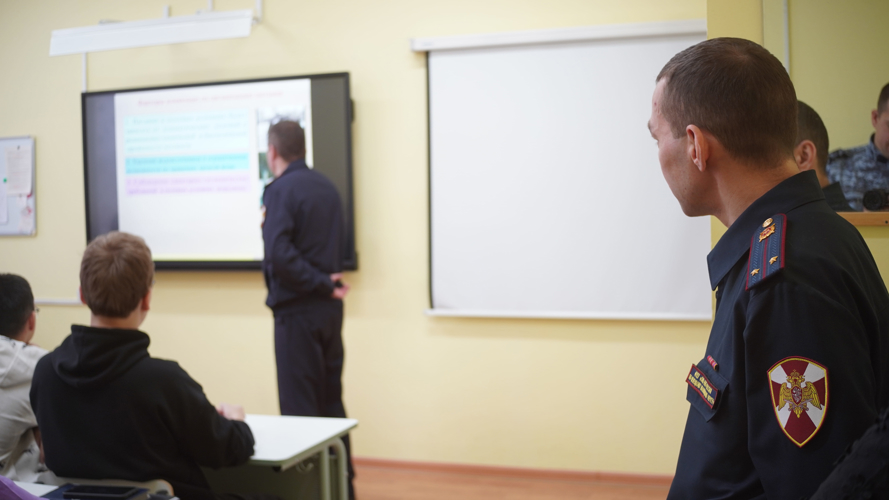 Росгвардия и ФСТИ НАО проводят комплекс интерактивных занятий для молодёжи в честь Дня призывника