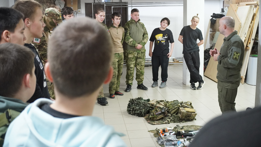 Росгвардия и ФСТИ НАО проводят военно-патриотические мастер-классы для детей, подростков и молодёжи
