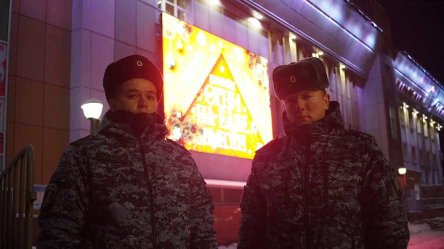 Росгвардия и полиция обеспечили безопасность более 1000 участников открытия Главной новогодней ёлки в Нарьян-Маре
