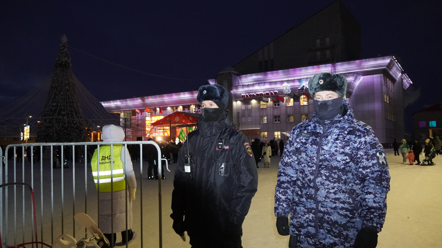 Росгвардия и полиция обеспечили безопасность более 1000 участников открытия Главной новогодней ёлки в Нарьян-Маре
