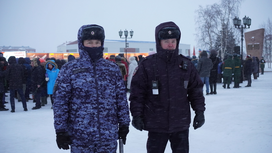 Росгвардия и полиция обеспечили безопасность более 600 участников празднования Дня Героев Отечества в НАО