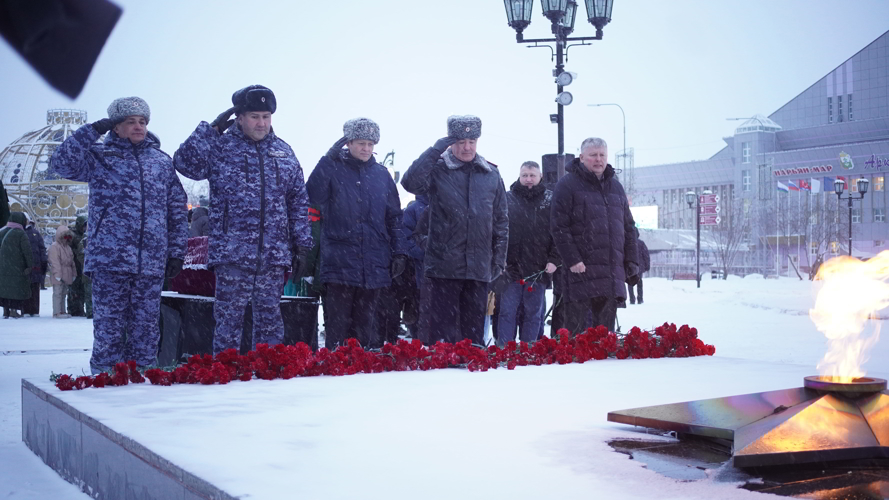 Росгвардия и полиция обеспечили безопасность более 600 участников празднования Дня Героев Отечества в НАО