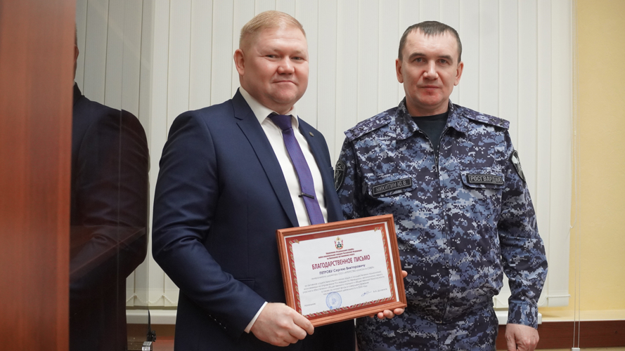 Частные охранники окажут содействие Росгвардии и полиции в обеспечении безопасности новогодних праздников в НАО