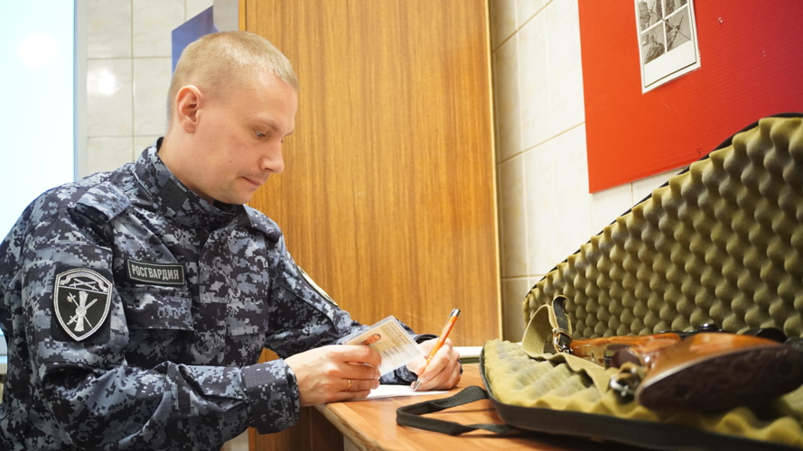 Житель Ненецкого автономного округа с помощью сервиса Росгвардии передал ружьё бойцам СВО