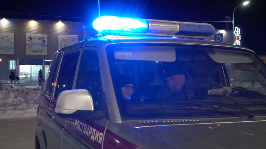 «Ёлка желаний»: В Нарьян-Маре росгвардейцы исполнили новогоднюю мечту воспитанников детского дома