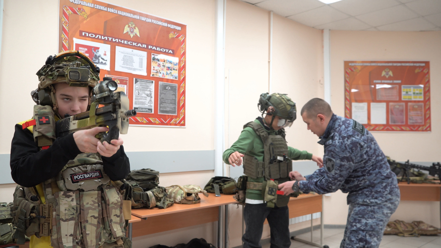 «Ёлка желаний»: В Нарьян-Маре росгвардейцы исполнили новогоднюю мечту воспитанников детского дома