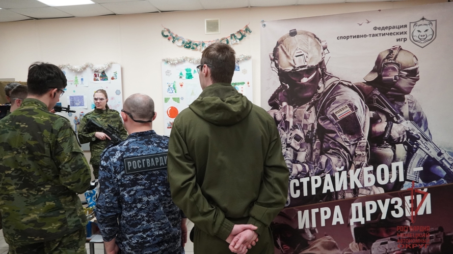Дед Мороз специального назначения Росгвардии подарил новогоднюю сказку школьникам НАО
