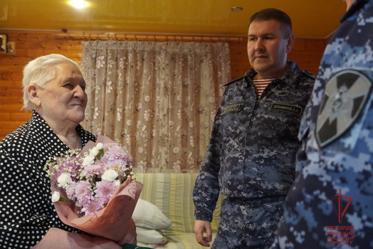 Начальник Управления Росгвардии по НАО навестил ветеранов Великой Отечественной войны