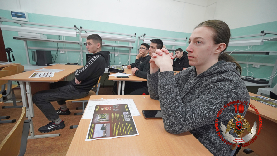 «Наука побеждать»: Студентам Нарьян-Мара рассказали о высшем военном образовании в системе Росгвардии