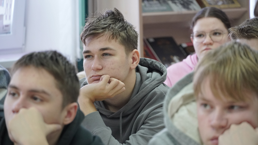 «Афганистан – живая память»: В Нарьян-Маре росгвардейцы и библиотекари провели занятия для студентов
