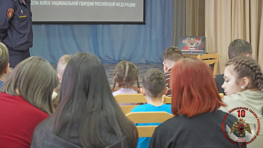 Росгвардейцы, представители ФСТИ НАО и ветераны СВО провели патриотический праздник для школьников и студентов
