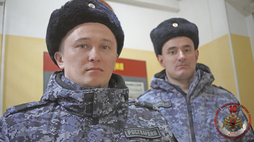 В Ненецком автономном округе росгвардейцы оказали помощь людям во время возгорания автомобиля