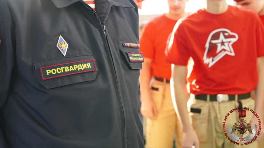 Росгвардейцы выступили наставниками для участников окружного смотра строя и песни в НАО