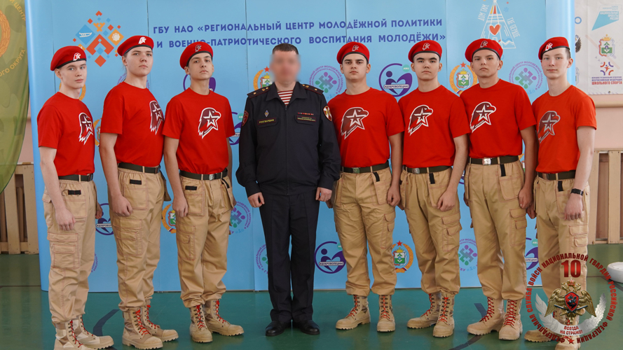 Росгвардейцы выступили наставниками для участников окружного смотра строя и песни в НАО