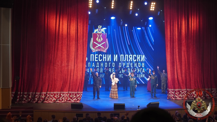 Ансамбль из Санкт-Петербурга подарил тысяче жителей НАО концерты в честь юбилея Росгвардии
