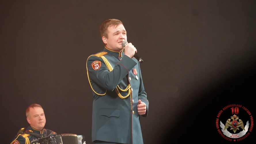 Ансамбль из Санкт-Петербурга подарил тысяче жителей НАО концерты в честь юбилея Росгвардии