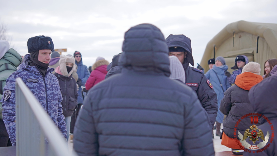 В Нарьян-Маре Росгвардия и полиция обеспечили безопасность более 5500 участников юбилейных гонок на снегоходах