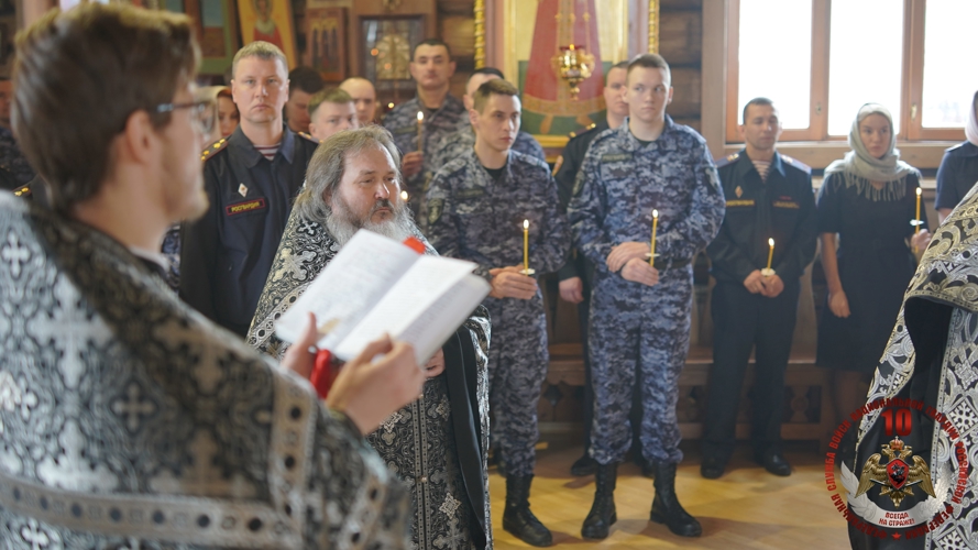 В Нарьян-Маре провели праздничный молебен в честь юбилея Росгвардии