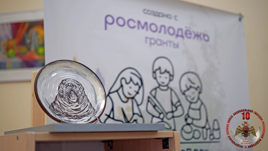 В Нарьян-Маре при поддержке Росгвардии и Росмолодёжь.Гранты открыли художественную выставку