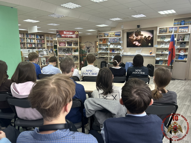 Ненецкая центральная библиотека провела интерактивное занятие для школьников в честь 10-летия Росгвардии