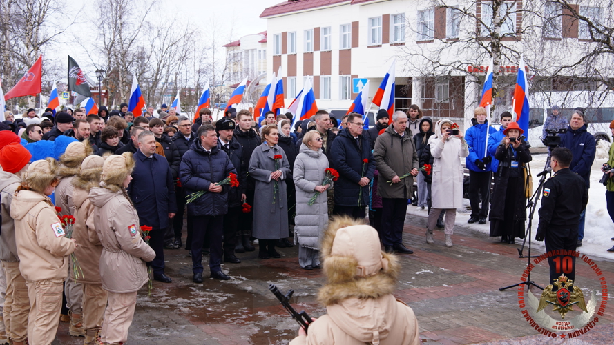 В Нарьян-Маре Росгвардия и полиция обеспечили безопасность более 300 участников шествия в поддержку бойцов СВО