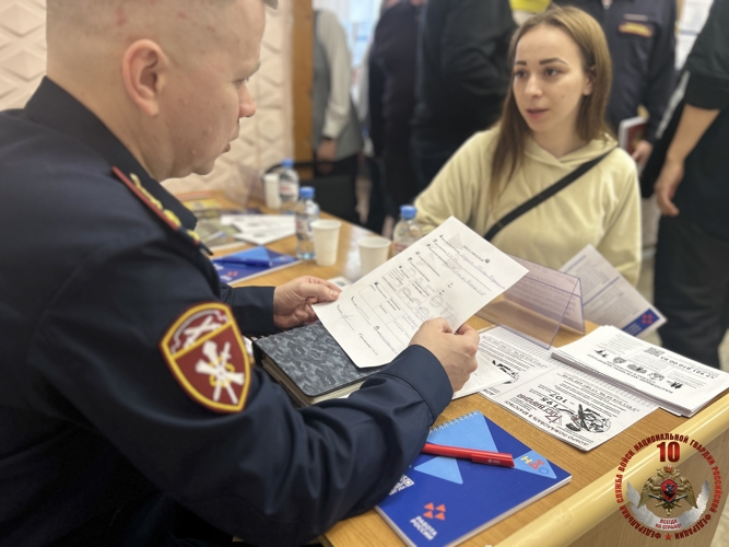  «Участники ярмарки «Работа России» в Нарьян-Маре заинтересовались службой в Росгвардии