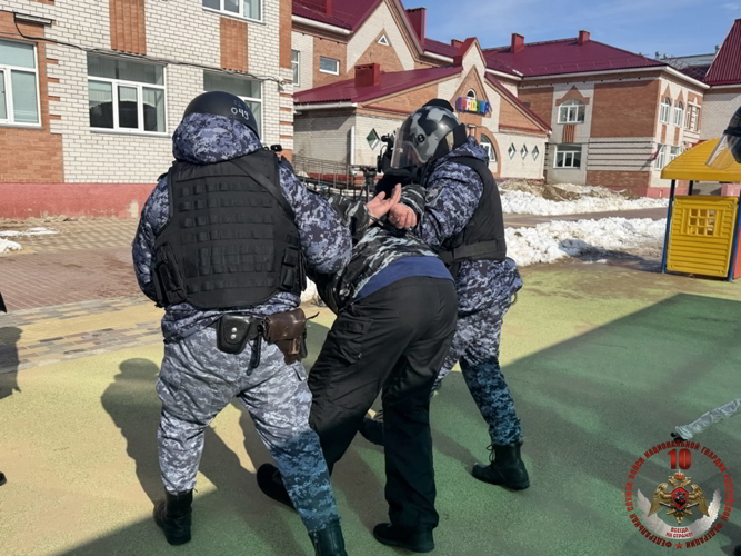 Росгвардия приняла участие в антитеррористическом учении в школах Нарьян-Мара
