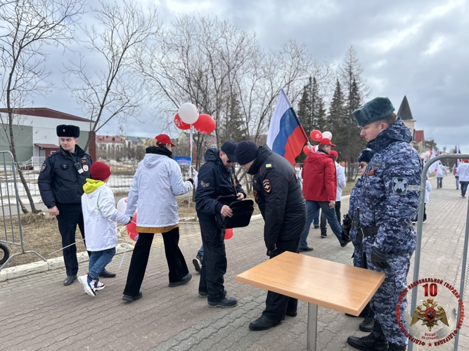 Безопасность более 6000 участников первомайского шествия в Нарьян-Маре обеспечили Росгвардия и полиция