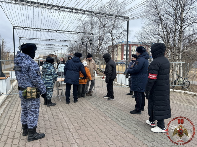 В Нарьян-Маре росгвардейцы и полиция обеспечили безопасность более 5000 участников празднования Дня Победы