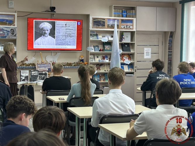 «Ленинград. Блокада. Память»: Росгвардейцы провели урок мужества для школьников в библиотеке Нарьян-Мара