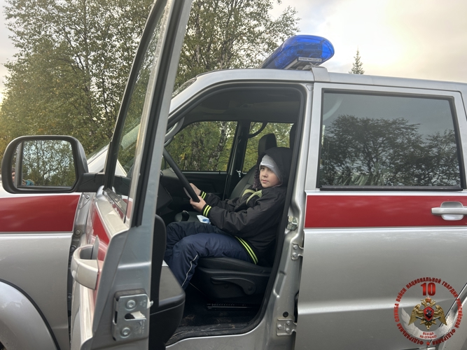 В Нарьян-Маре росгвардейцы провели лазертаг в лесу для детей